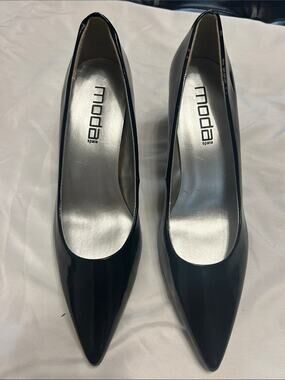 Moda Spana Black Patent Pointed Pumps - Sleek Women's Heels